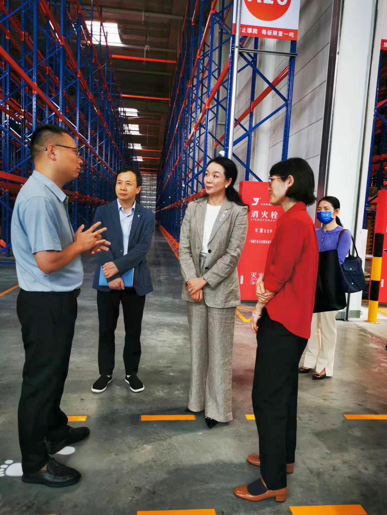 杨雁雁会长率调研组深入自贸试验区南宁片区调研跨境供应链企业发展